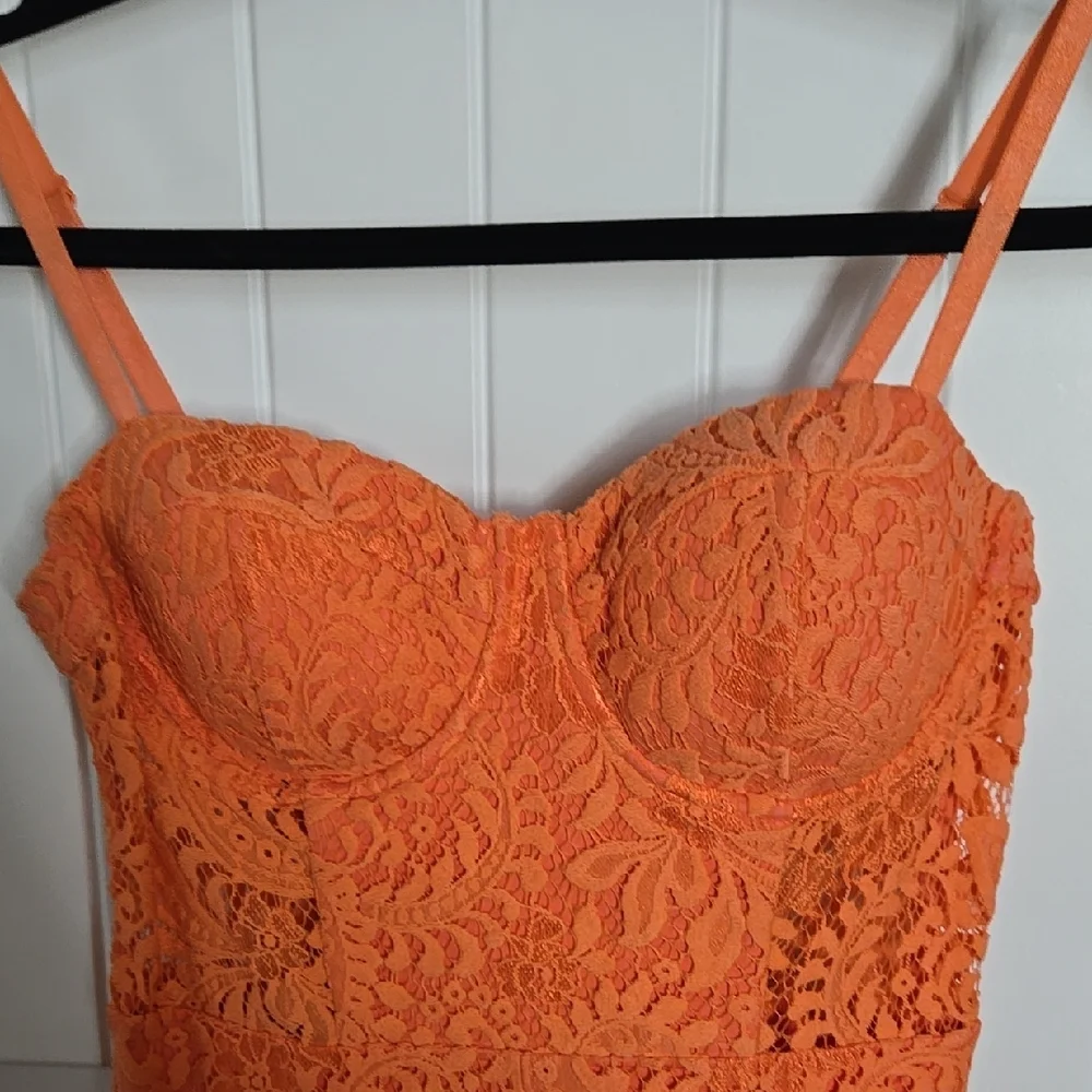 Bebe Orange Lace Midi Dress Sweetheart Neckline w Adjustable & Removable Straps - Picture 4 of 9